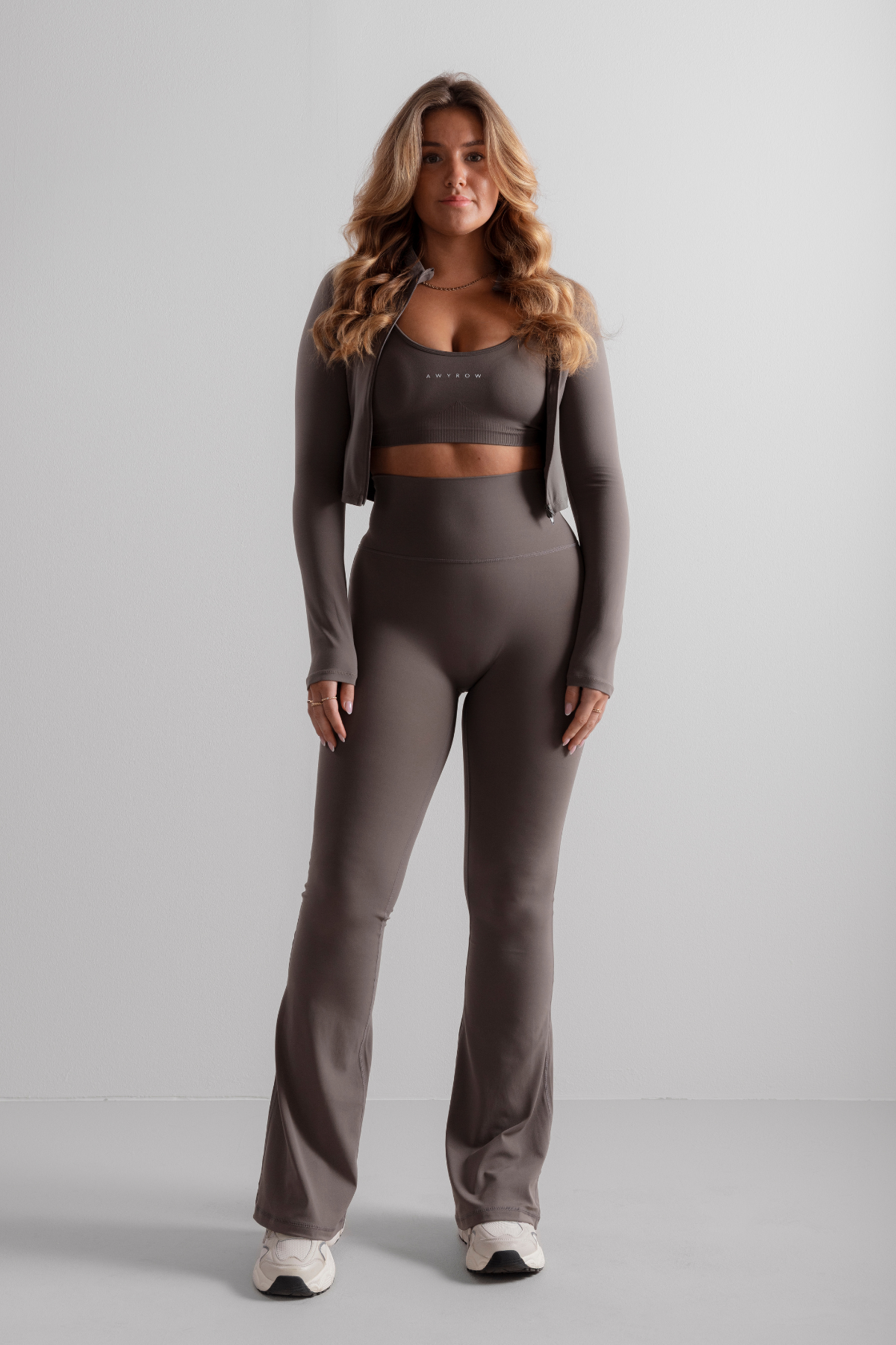 Mjuka utsvängda byxor – Mocha Mist