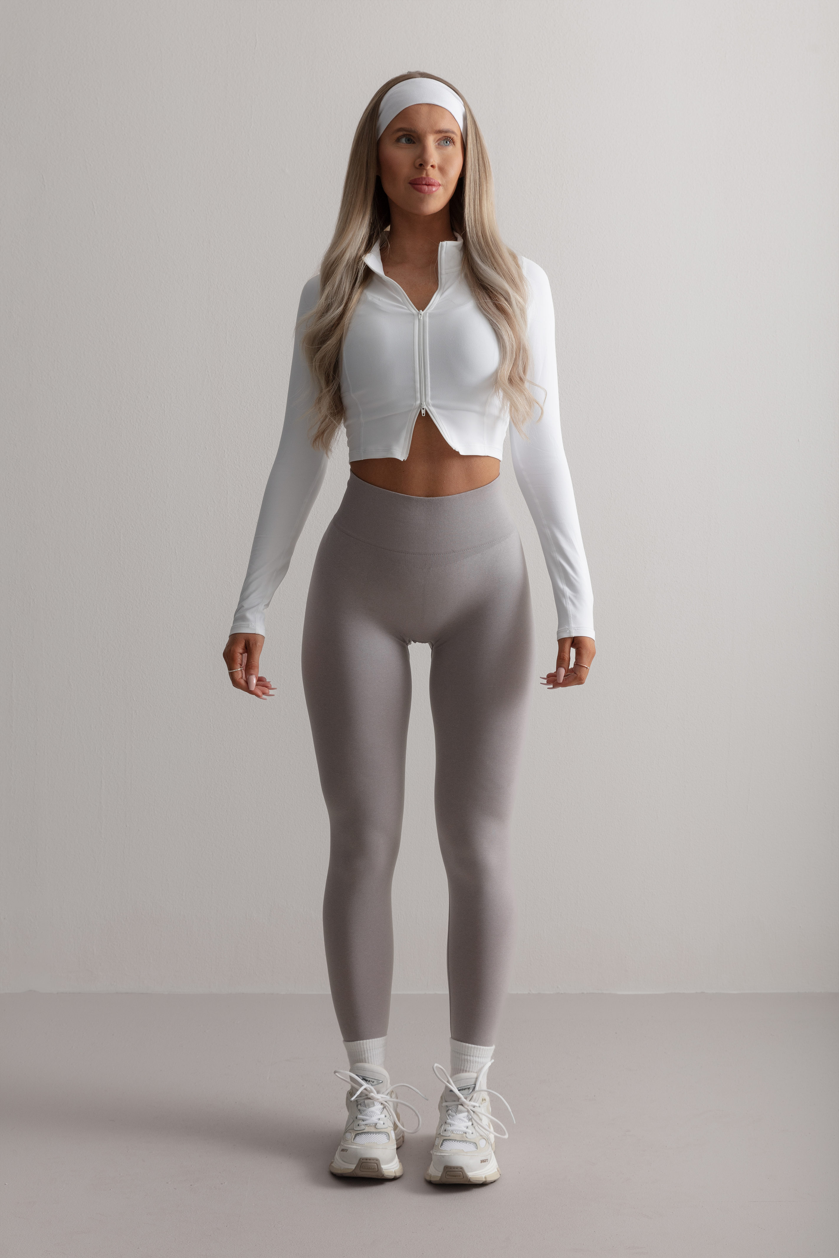 Sömlösa tights i dimlila nyans – Essence